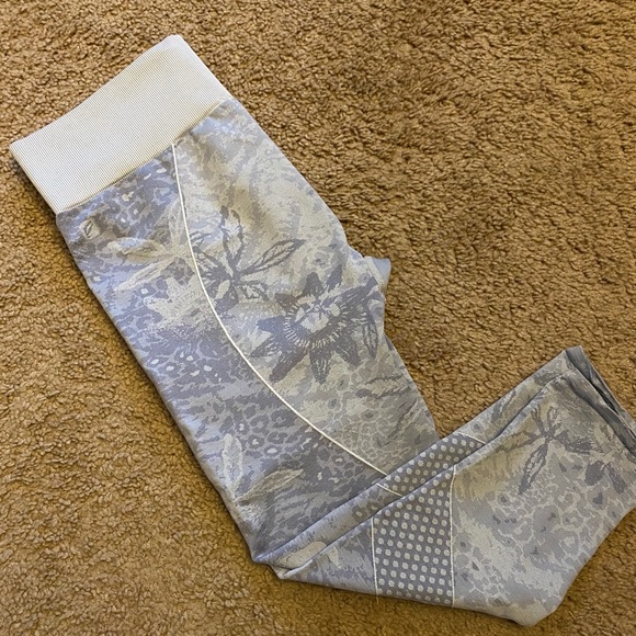 Fabletics Pants - Fabletics capri leggings